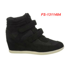 Black extra depth sport shoes for women